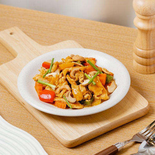 Stir Fried Cashew Nuts Chicken + Rice 100 g