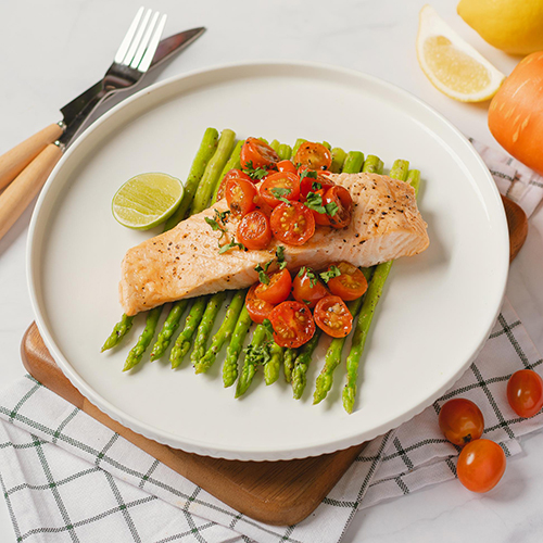 Salmon With Cherry Tomatoes And Asparagas